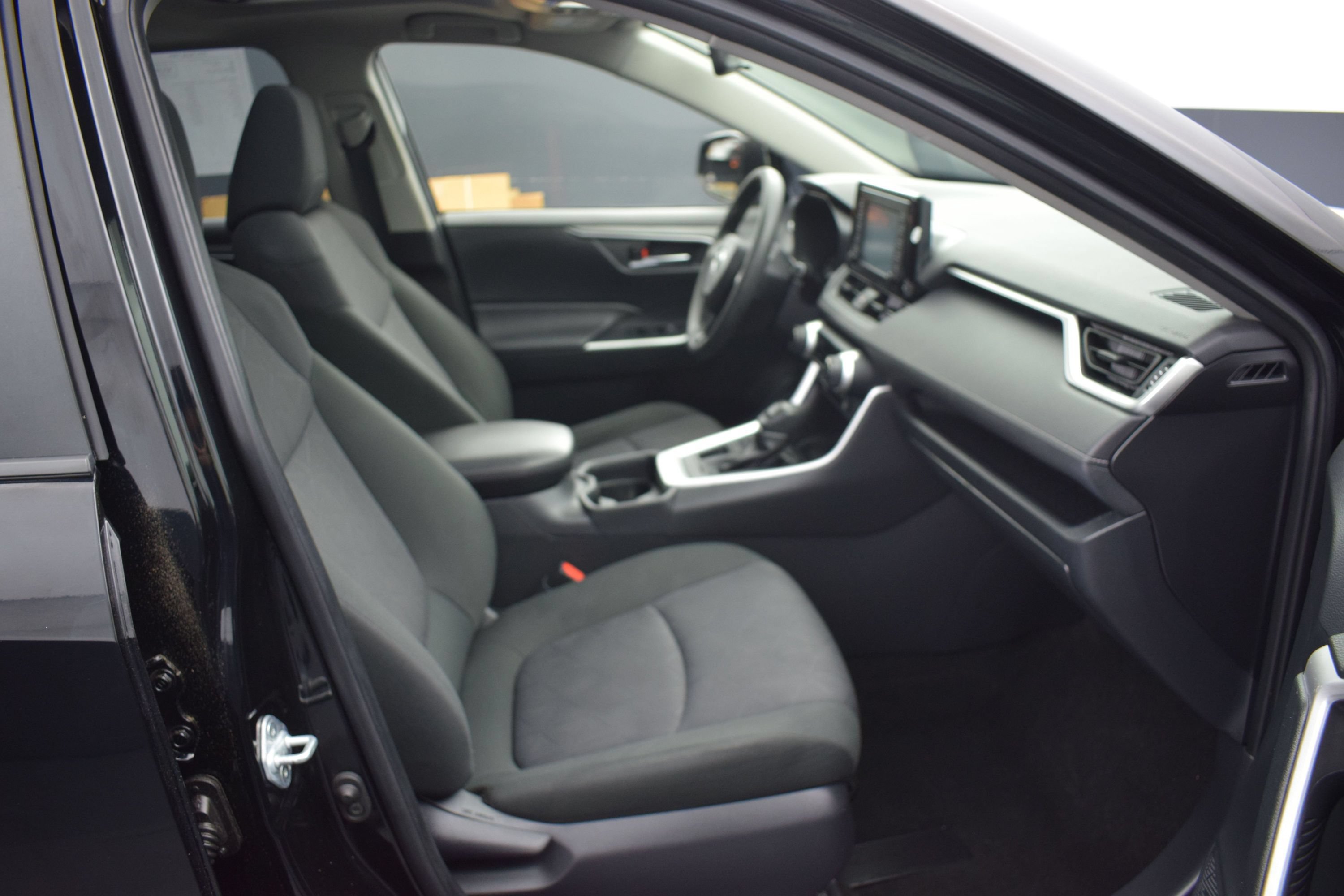 Used 2019 Toyota RAV4 XLE w/ Convenience Package AWD/4WD image 10