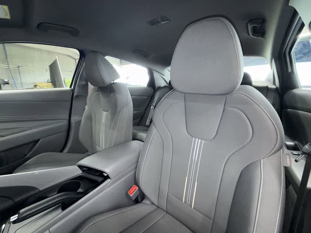 Used 2025 Hyundai Elantra Sport FWD image 14