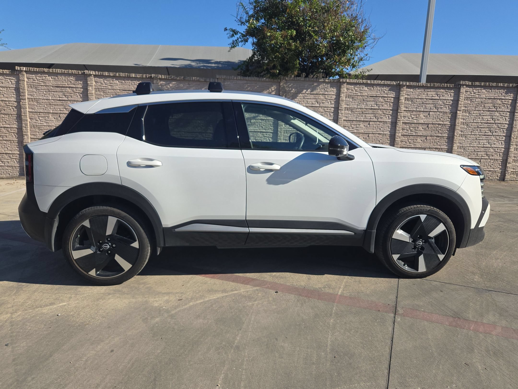 Certified 2026 Nissan Kicks SR w/ Cold Weather Package FWD image 2