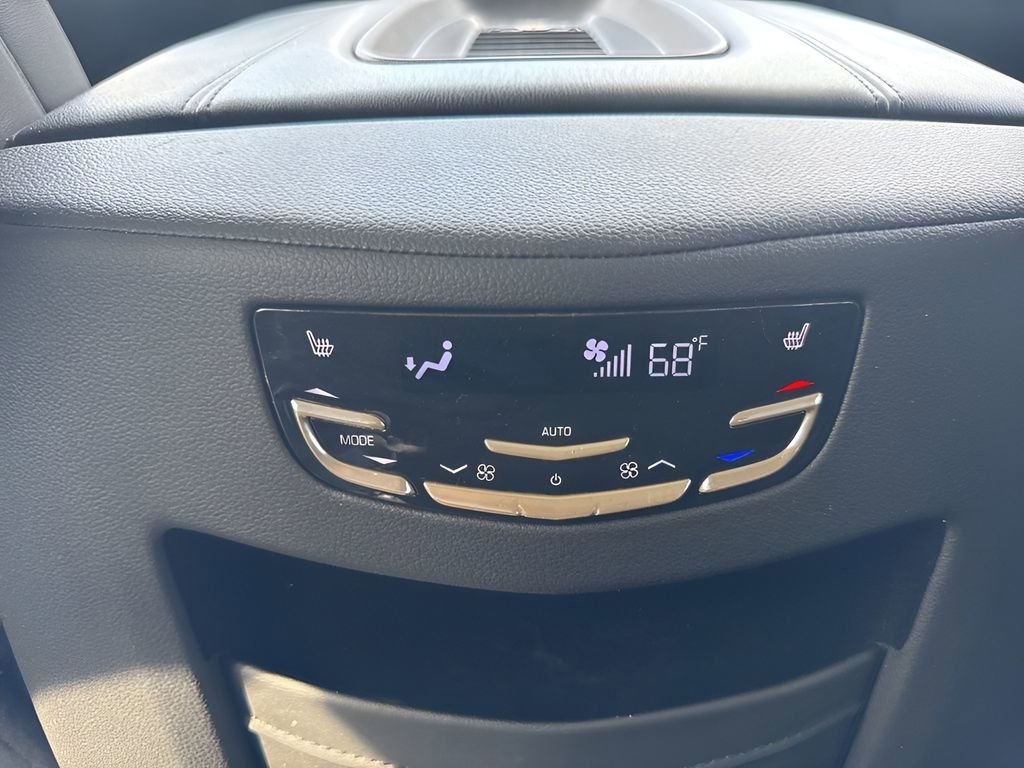 Used 2020 Cadillac Escalade Luxury image 14