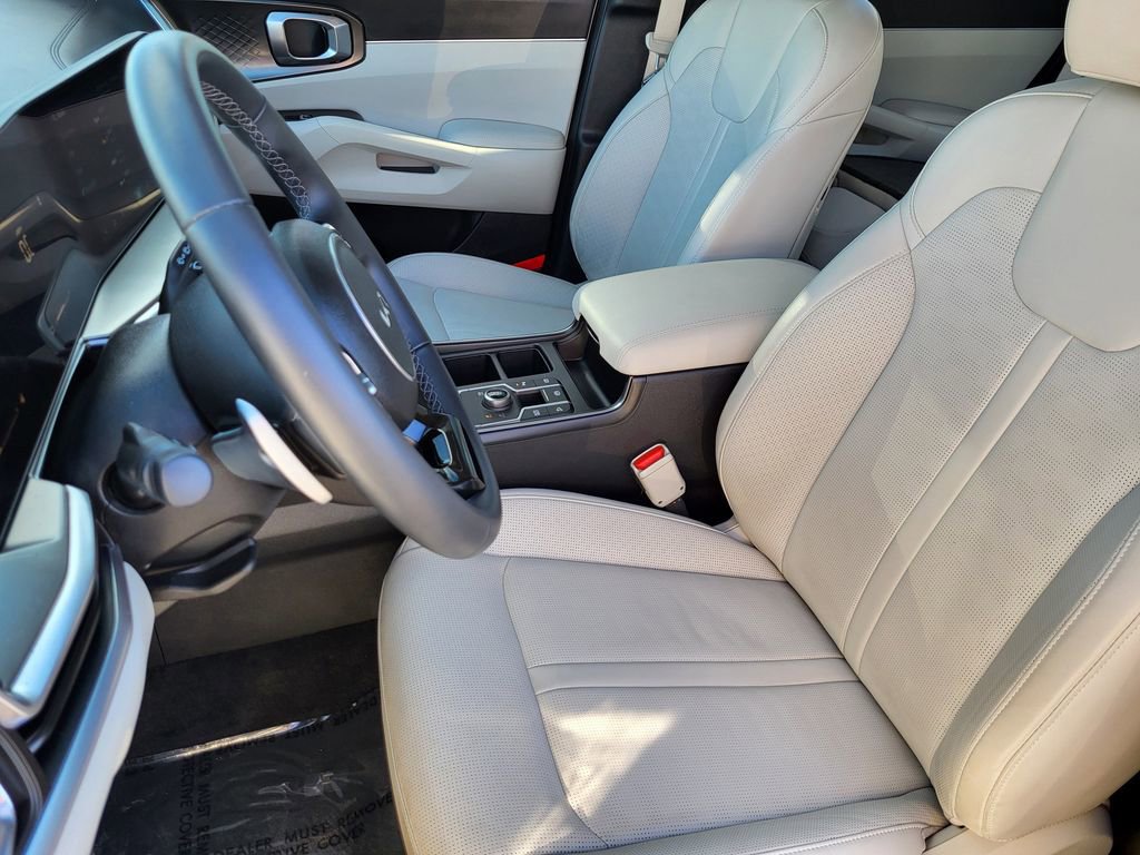 Used 2025 Kia Sorento EX w/ EX Panoramic Sunroof Package image 4