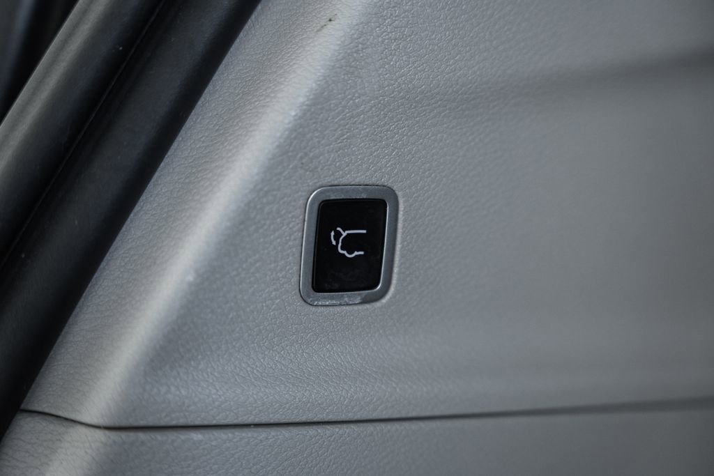 Certified 2024 Chrysler Pacifica Touring-L image 11