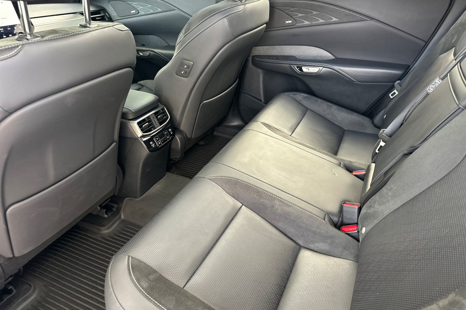 Certified 2025 Lexus RX 450h AWD w/ Luxury Package image 15