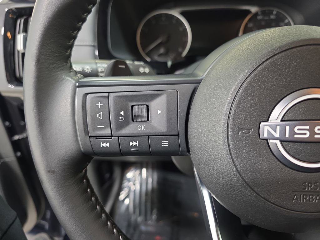 Used 2025 Nissan Pathfinder SV image 17