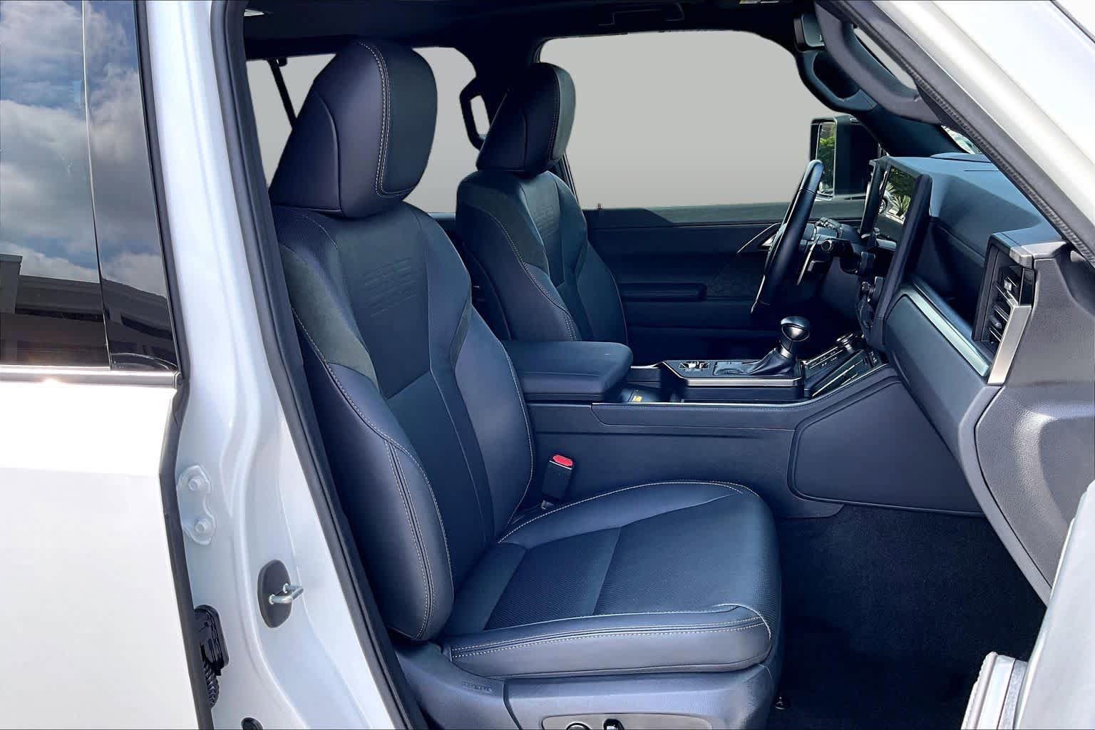 Used 2024 Lexus GX 550 AWD/4WD image 8