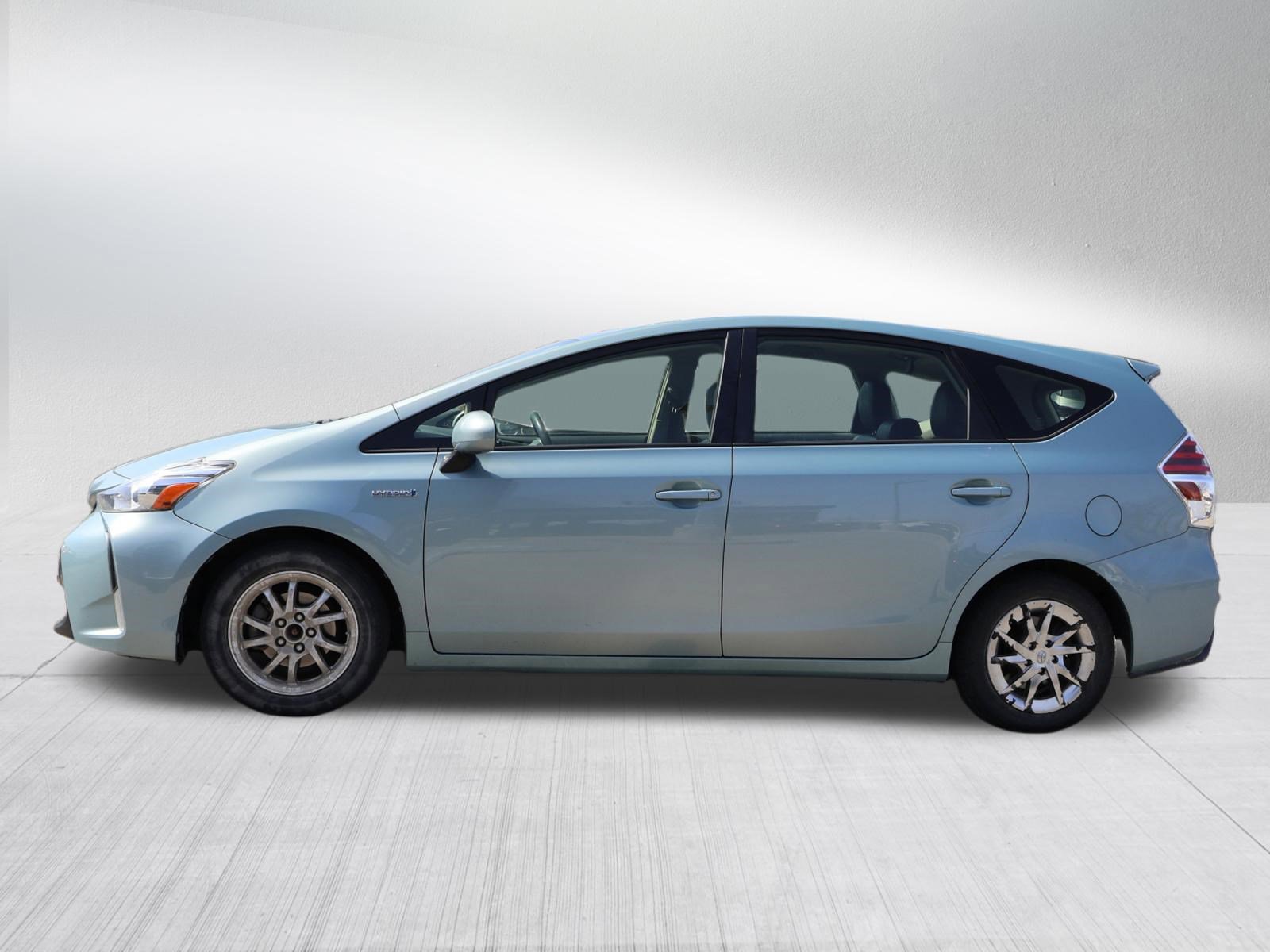 Used 2015 Toyota Prius V Three image 4