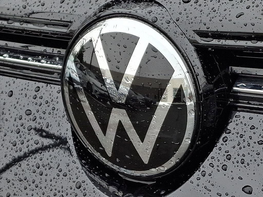 Certified 2025 Volkswagen Taos S image 28