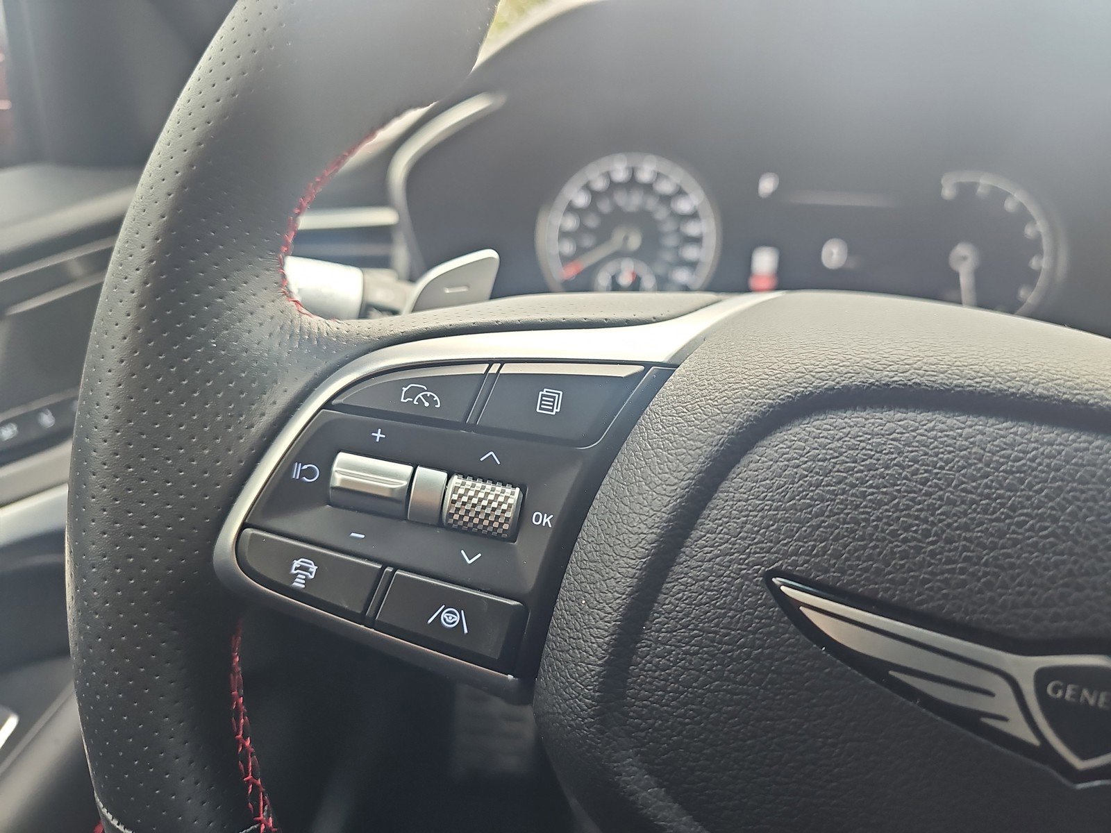 Used 2025 Genesis G70 2.5T w/ Sport Prestige Package image 24