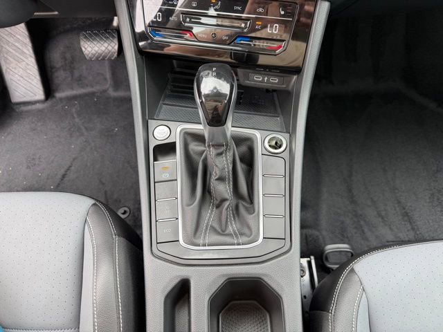 Used 2025 Volkswagen Jetta SE image 18