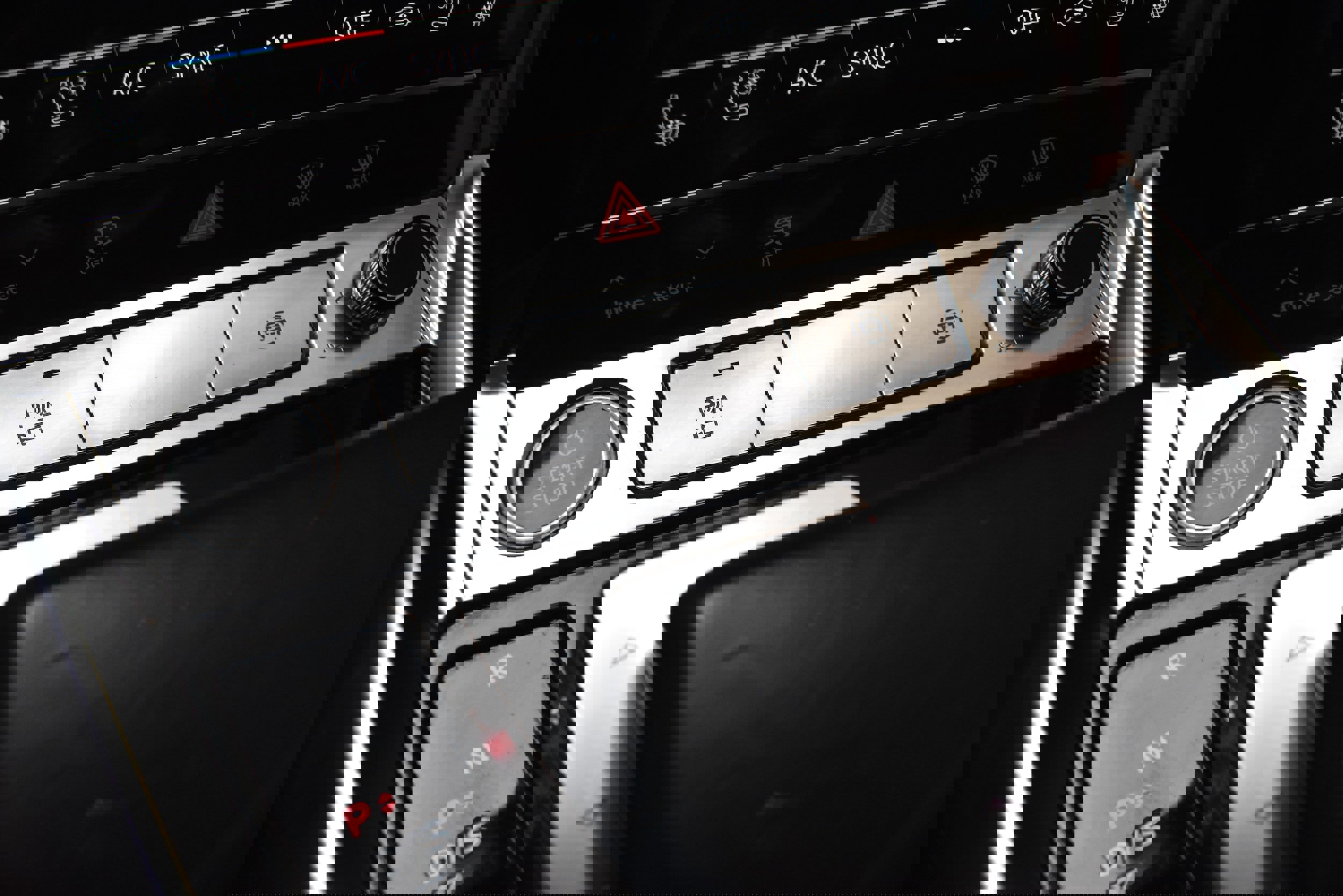 Used 2021 Audi e-tron Premium Plus w/ Premium Plus Package image 38