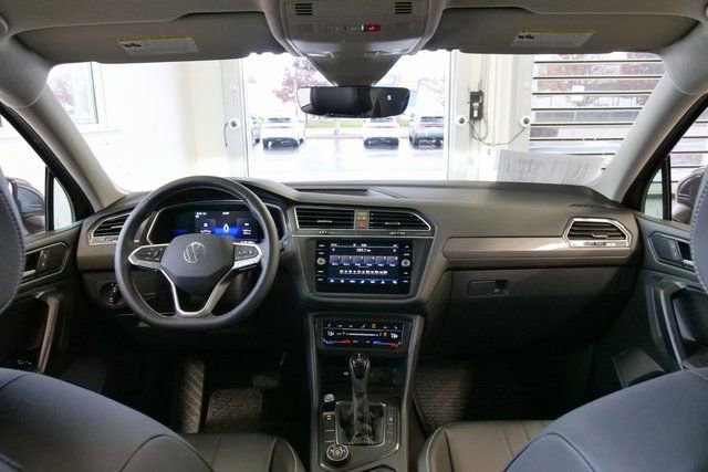 Used 2022 Volkswagen Tiguan SE image 18