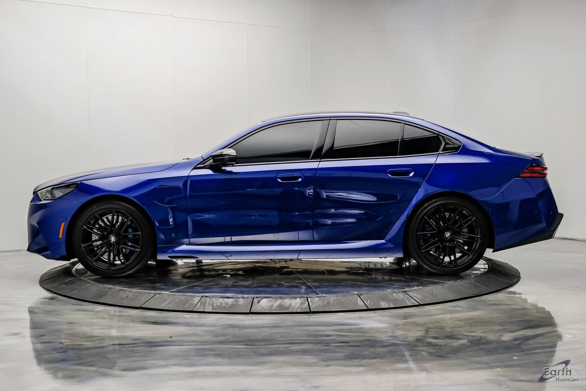 Used 2025 BMW M5 w/ Carbon Package AWD/4WD image 7