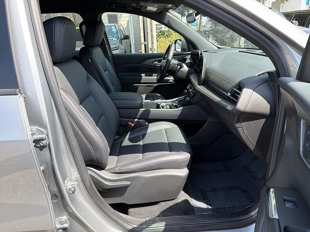 Used 2025 Chevrolet Traverse LT AWD/4WD image 27