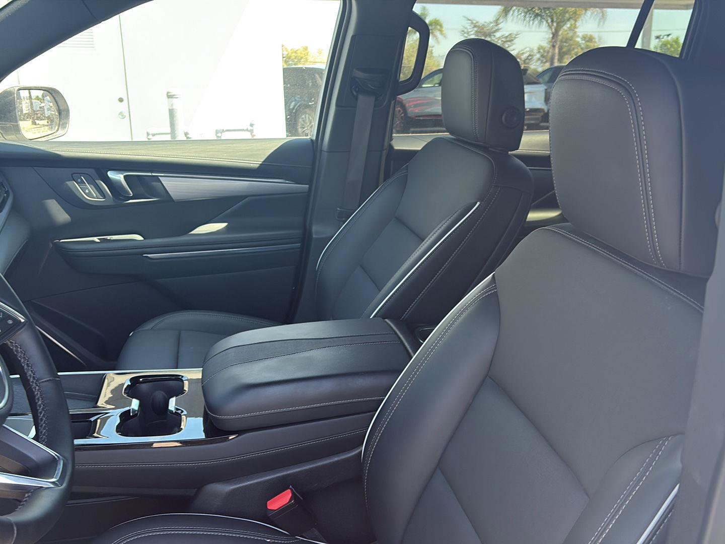 Used 2025 Buick Enclave Preferred image 10