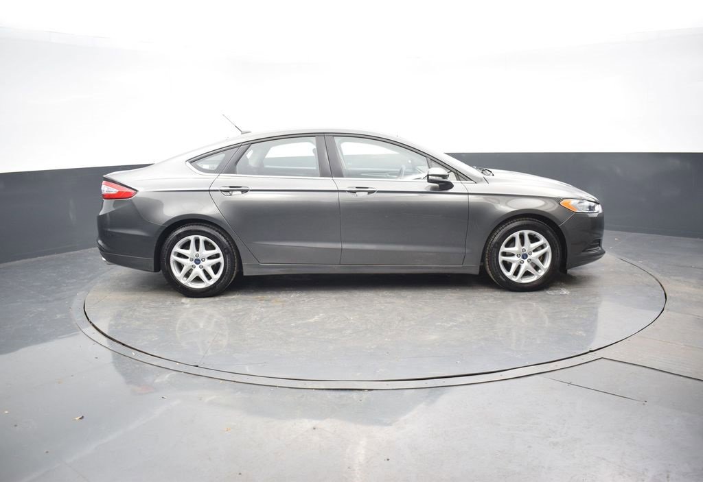 Used 2016 Ford Fusion SE image 7