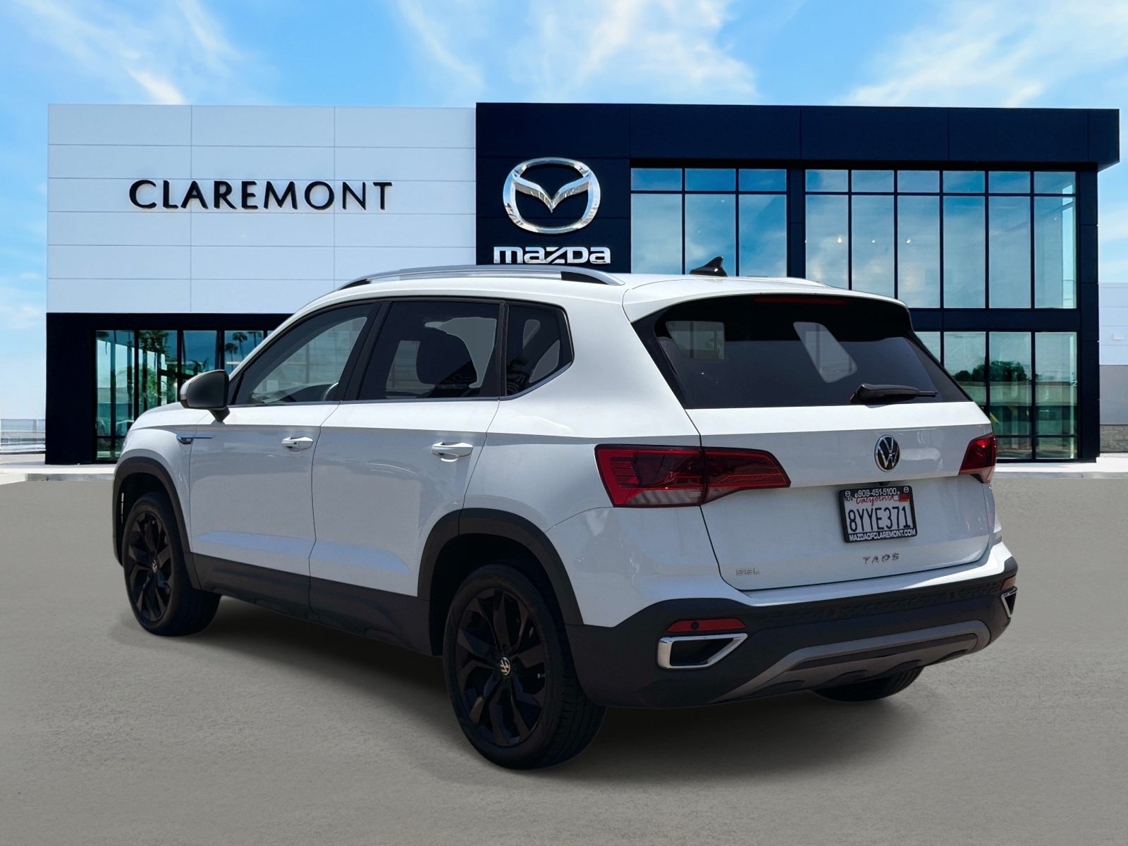 Used 2022 Volkswagen Taos SEL w/ Panoramic Sunroof Package FWD image 6