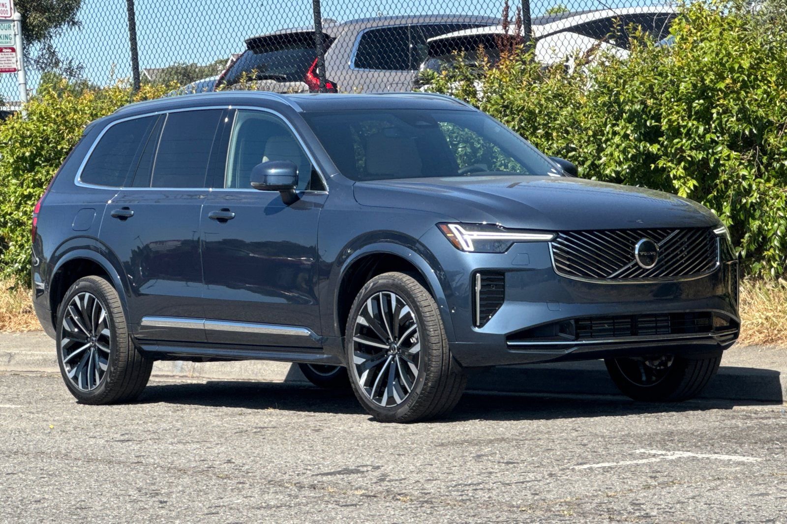 New 2026 Volvo XC90 T8 Plus w/ Protection Package AWD/4WD image 9
