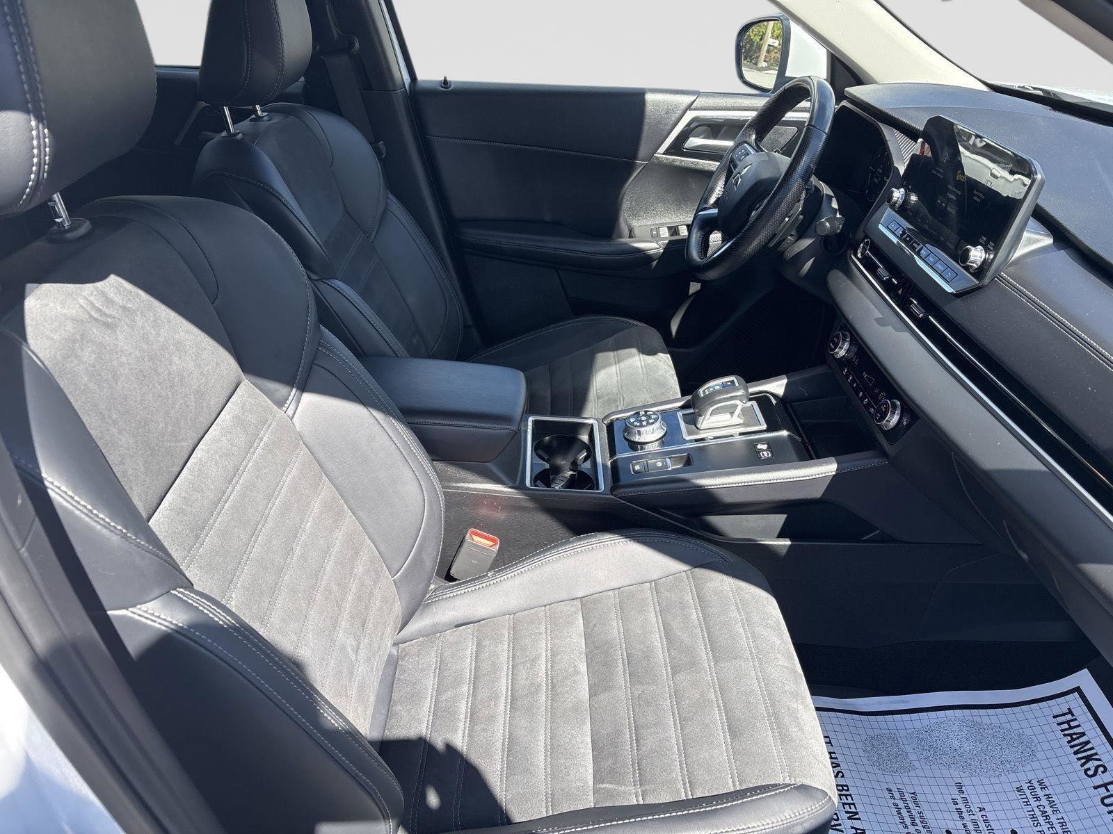 Used 2024 Mitsubishi Outlander 4WD Plug-In Hybrid image 27