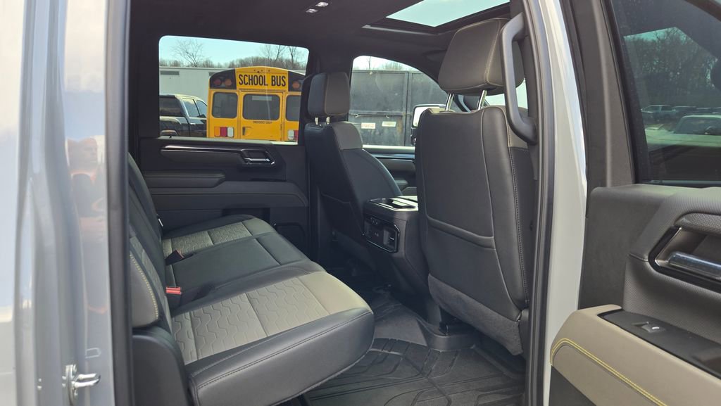 Used 2024 Chevrolet Silverado 2500 ZR2 w/ Technology Package image 28
