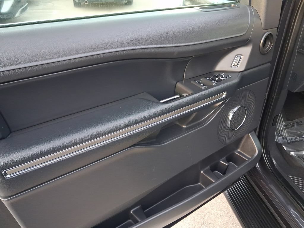 Used 2024 Ford Expedition Max XLT RWD image 18