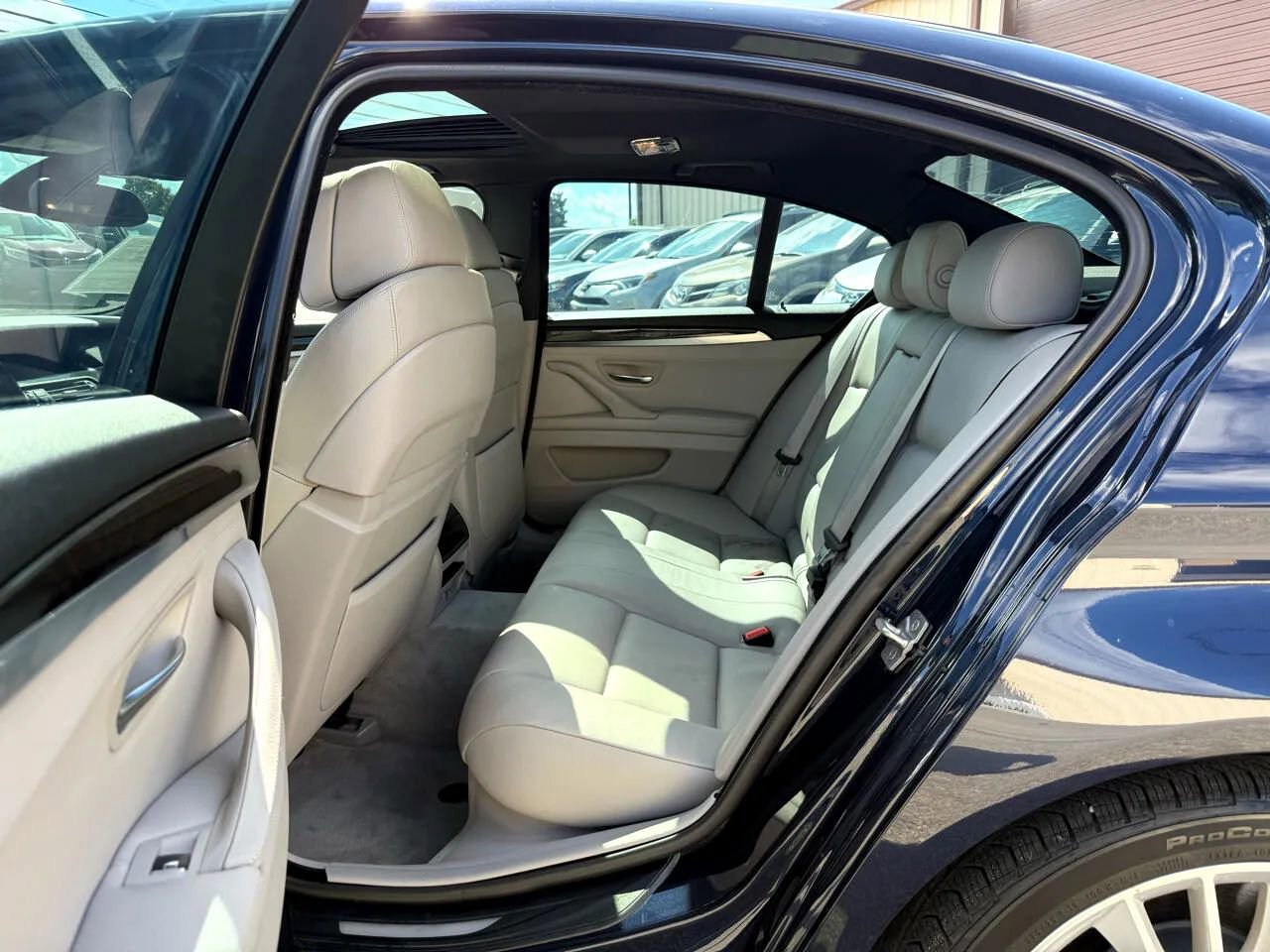 Used 2012 BMW 550i Sedan image 27