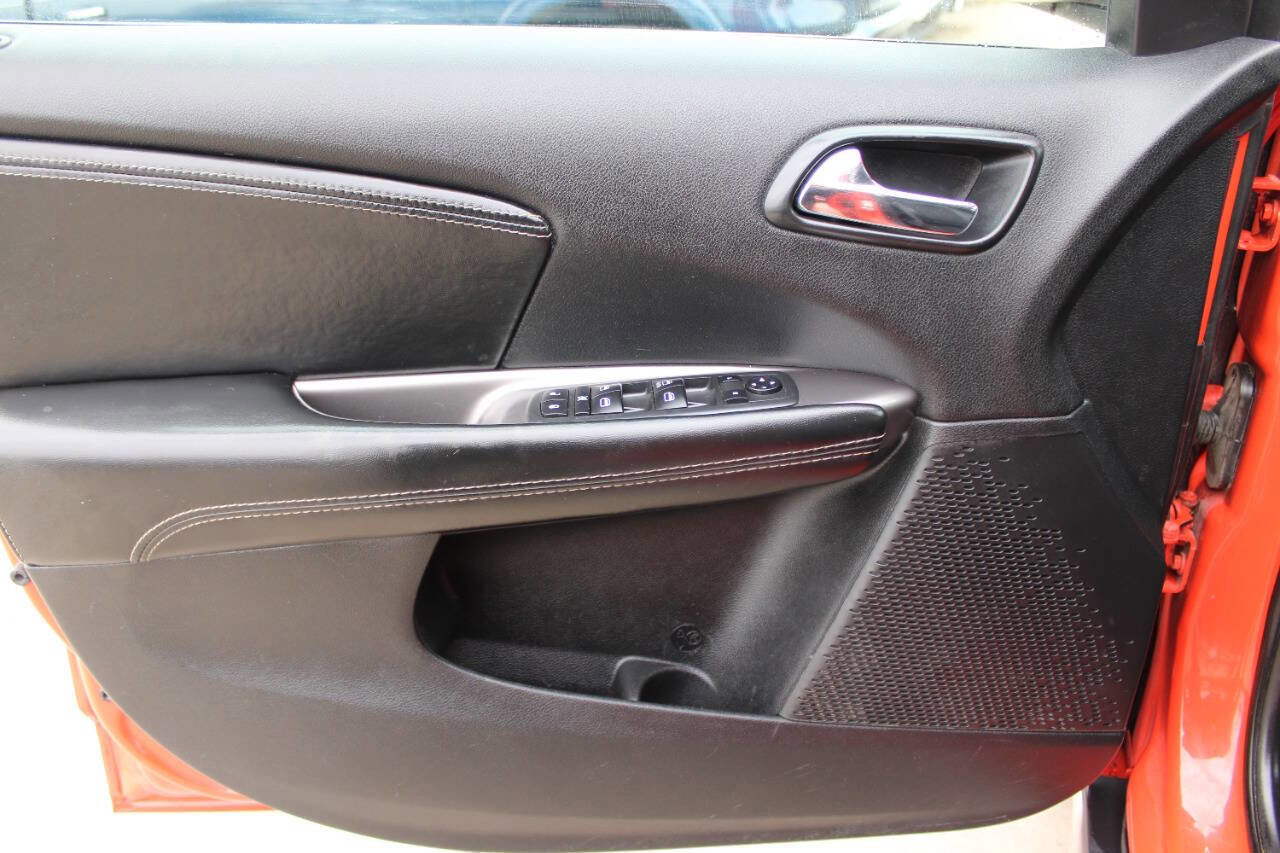 Used 2019 Dodge Journey Crossroad w/ Popular Equipment Group image 12