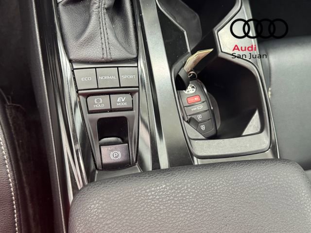 Used 2025 Toyota Camry SE image 36