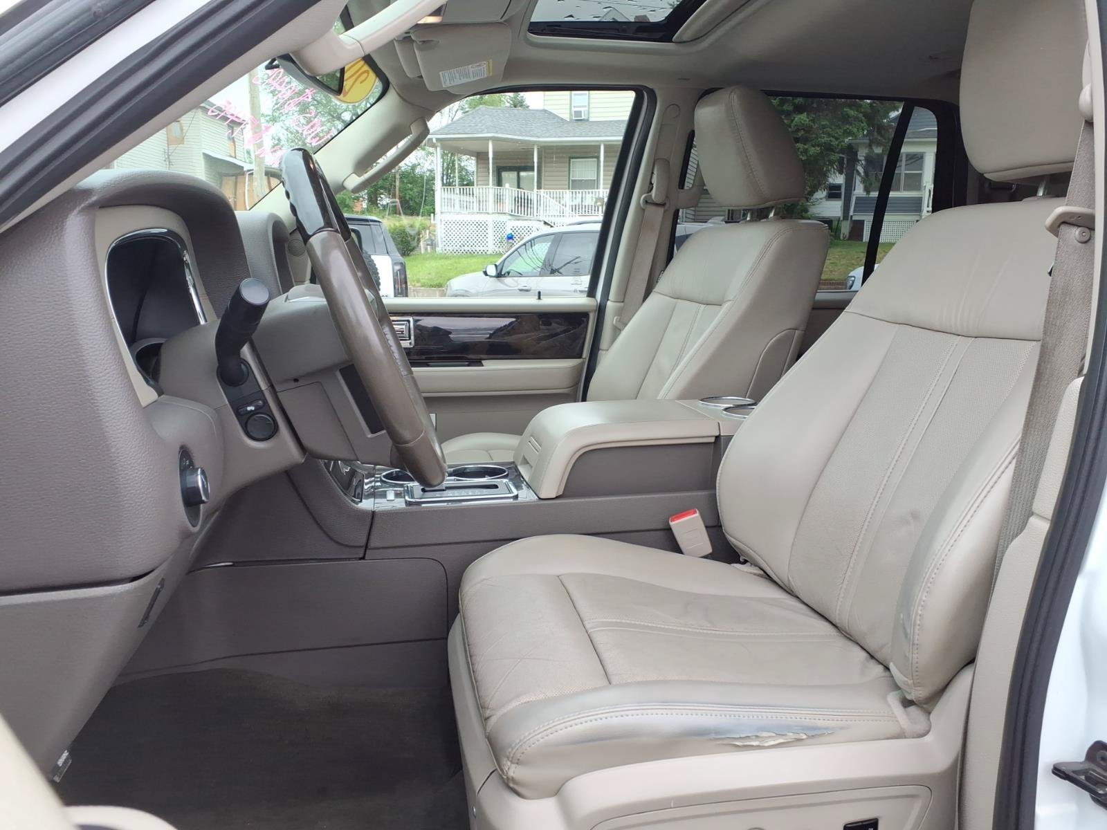 Used 2017 Lincoln Navigator L Select AWD/4WD image 8
