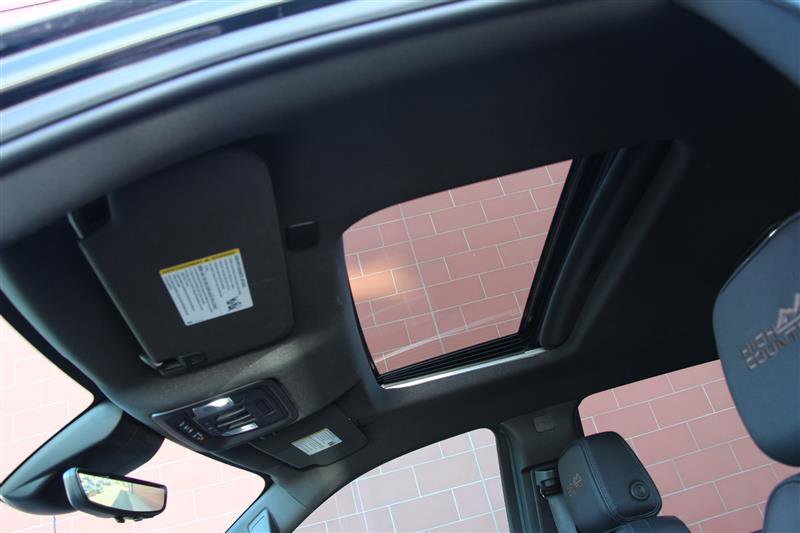 Used 2024 Chevrolet Silverado 2500 High Country w/ High Country Premium Package image 12