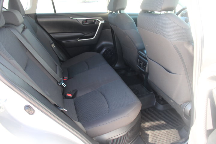 Used 2023 Toyota RAV4 LE AWD/4WD image 16