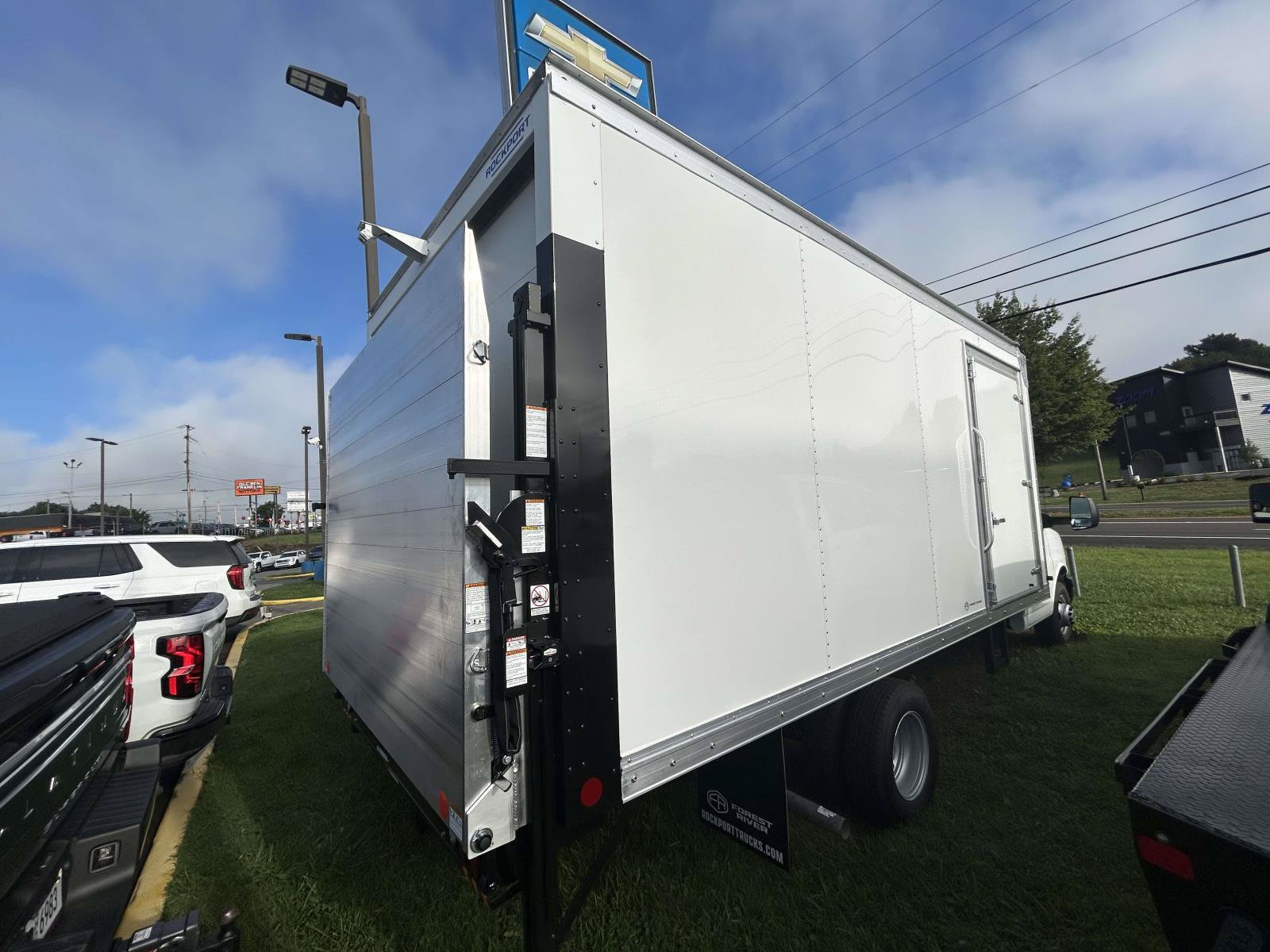 New 2026 Chevrolet Express 4500 w/ Power Convenience Package RWD image 5