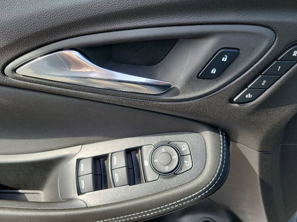 Used 2025 Buick Encore GX Avenir w/ Avenir Technology Package AWD/4WD image 17