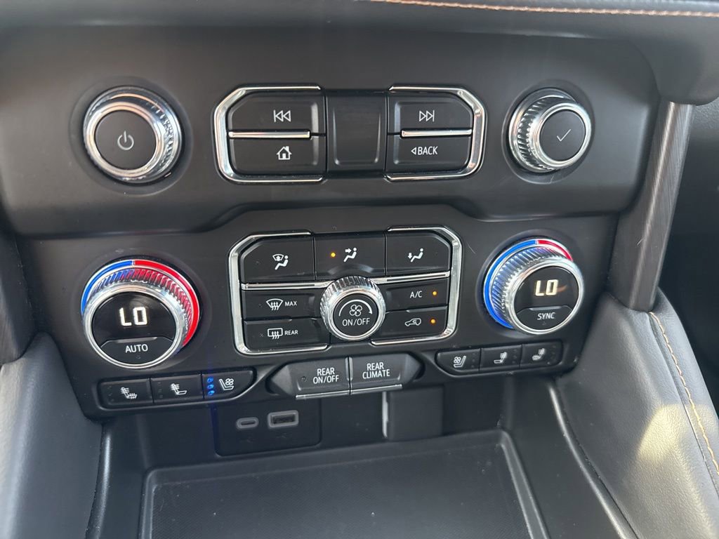 Used 2024 GMC Yukon AT4 w/ Technology Package image 27