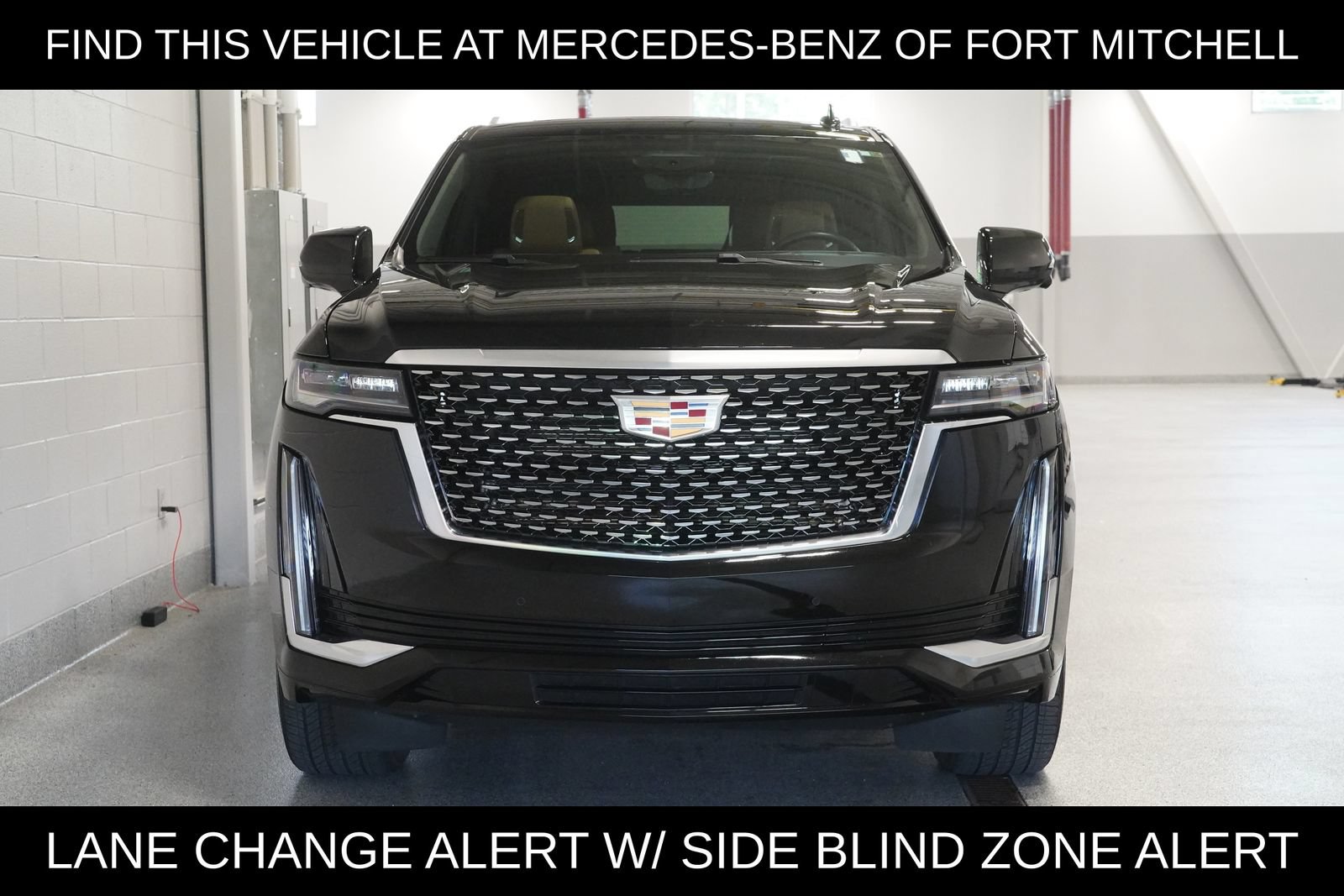 Used 2022 Cadillac Escalade Premium Luxury AWD/4WD image 2