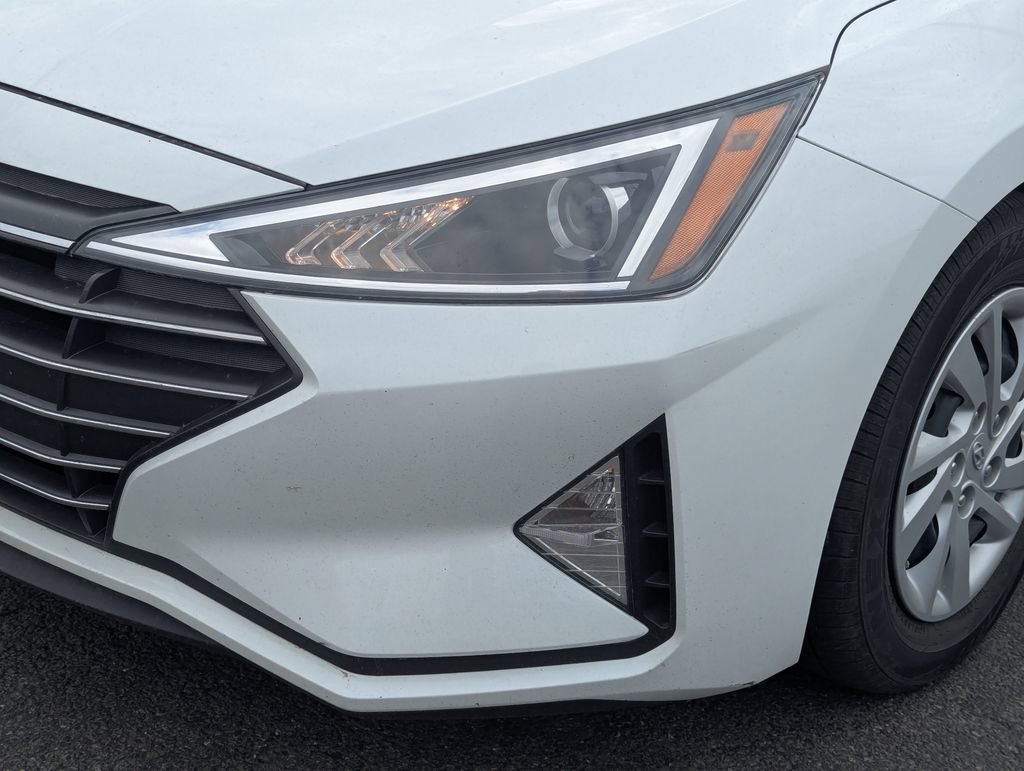 Used 2019 Hyundai Elantra SE w/ Cargo Package FWD image 12