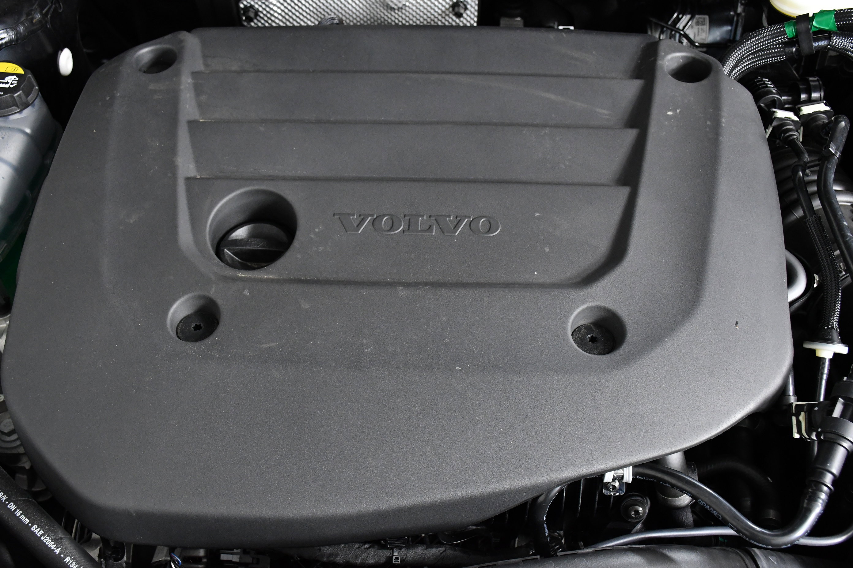 Used 2025 Volvo XC40 B5 Plus image 36