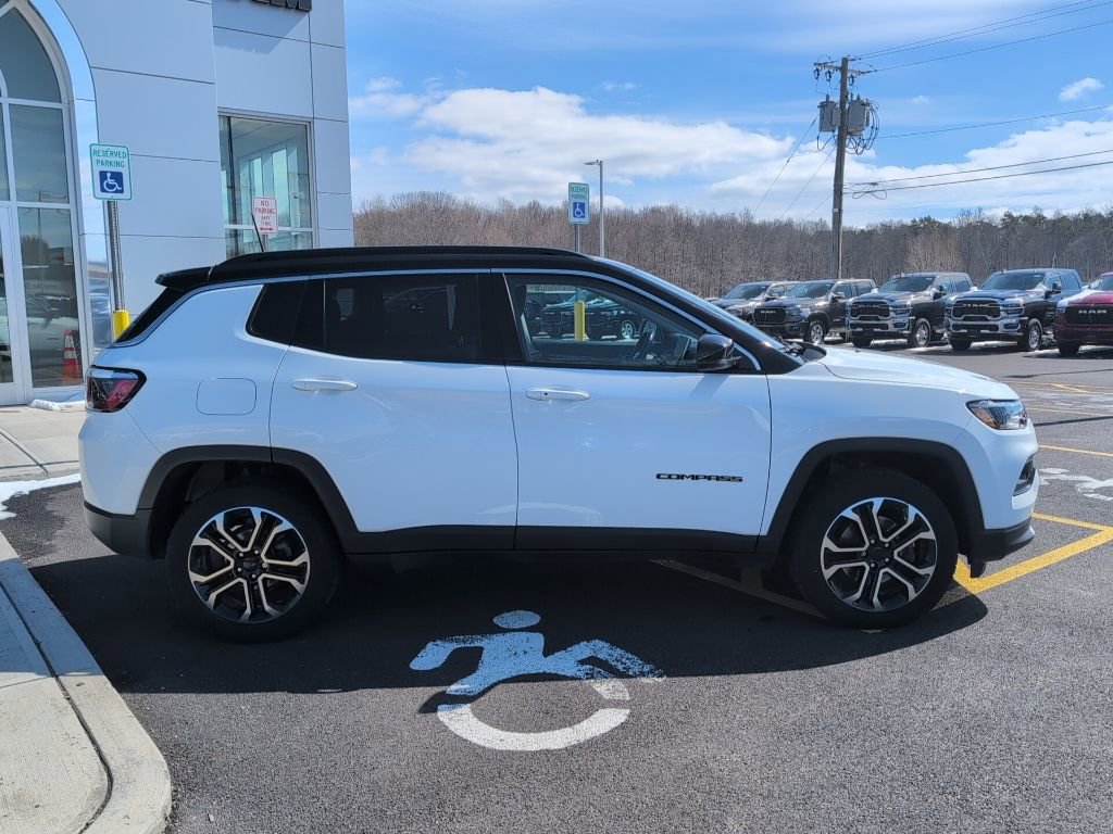 Used 2022 Jeep Compass Limited image 9