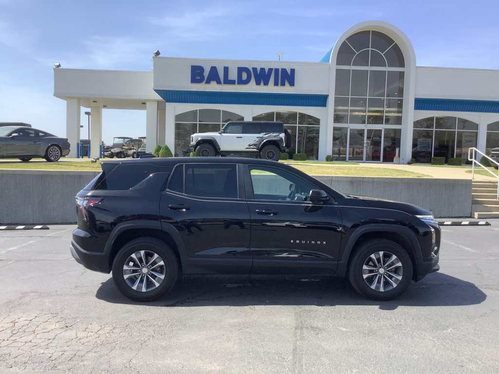 Used 2025 Chevrolet Equinox LT w/ Safety and Technology Package FWD image 8