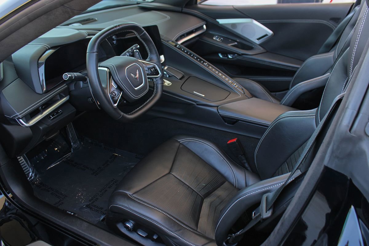 Used 2021 Chevrolet Corvette Stingray Premium Cpe w/ Z51 Performance Package RWD image 18