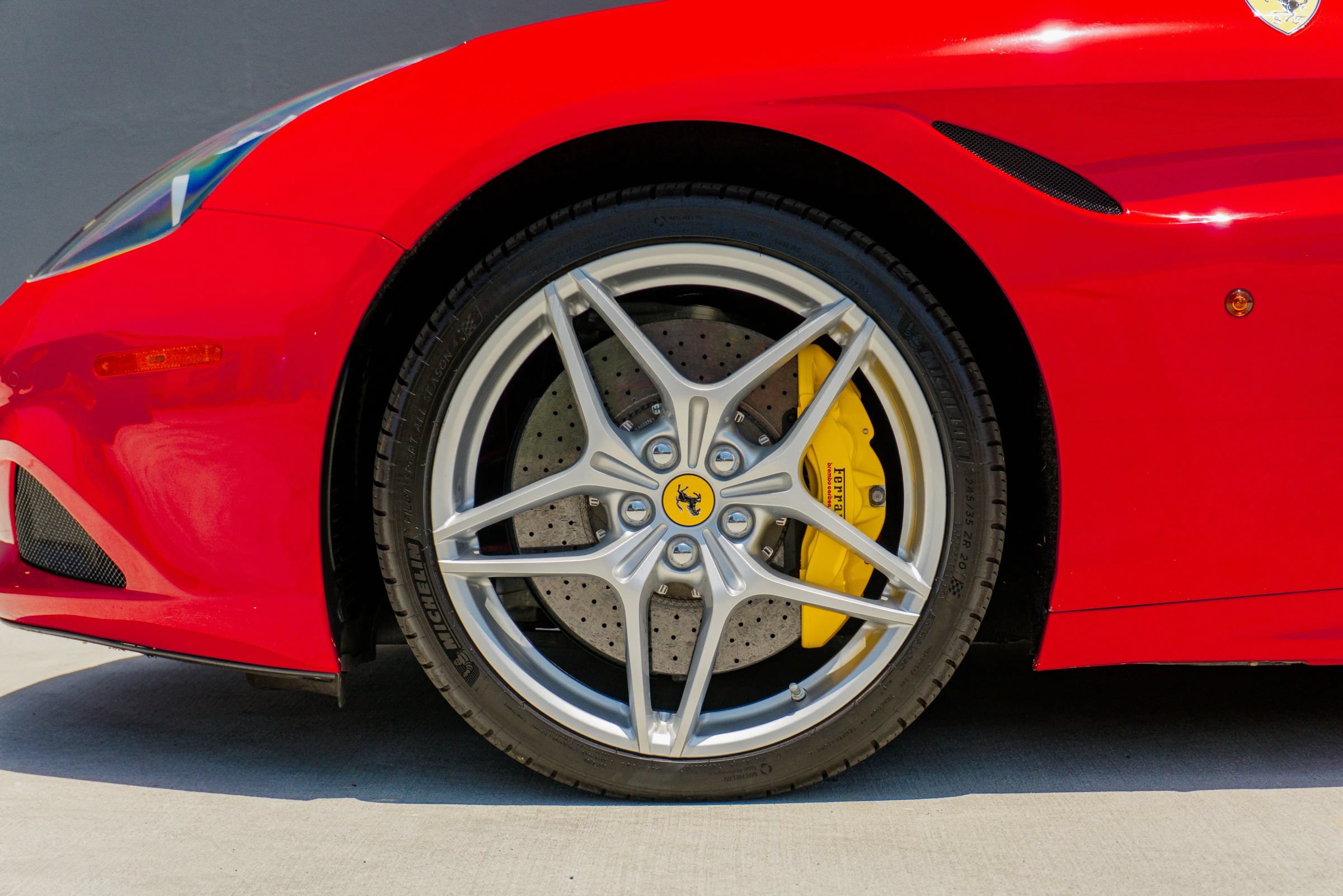 Used 2016 Ferrari California T RWD image 12