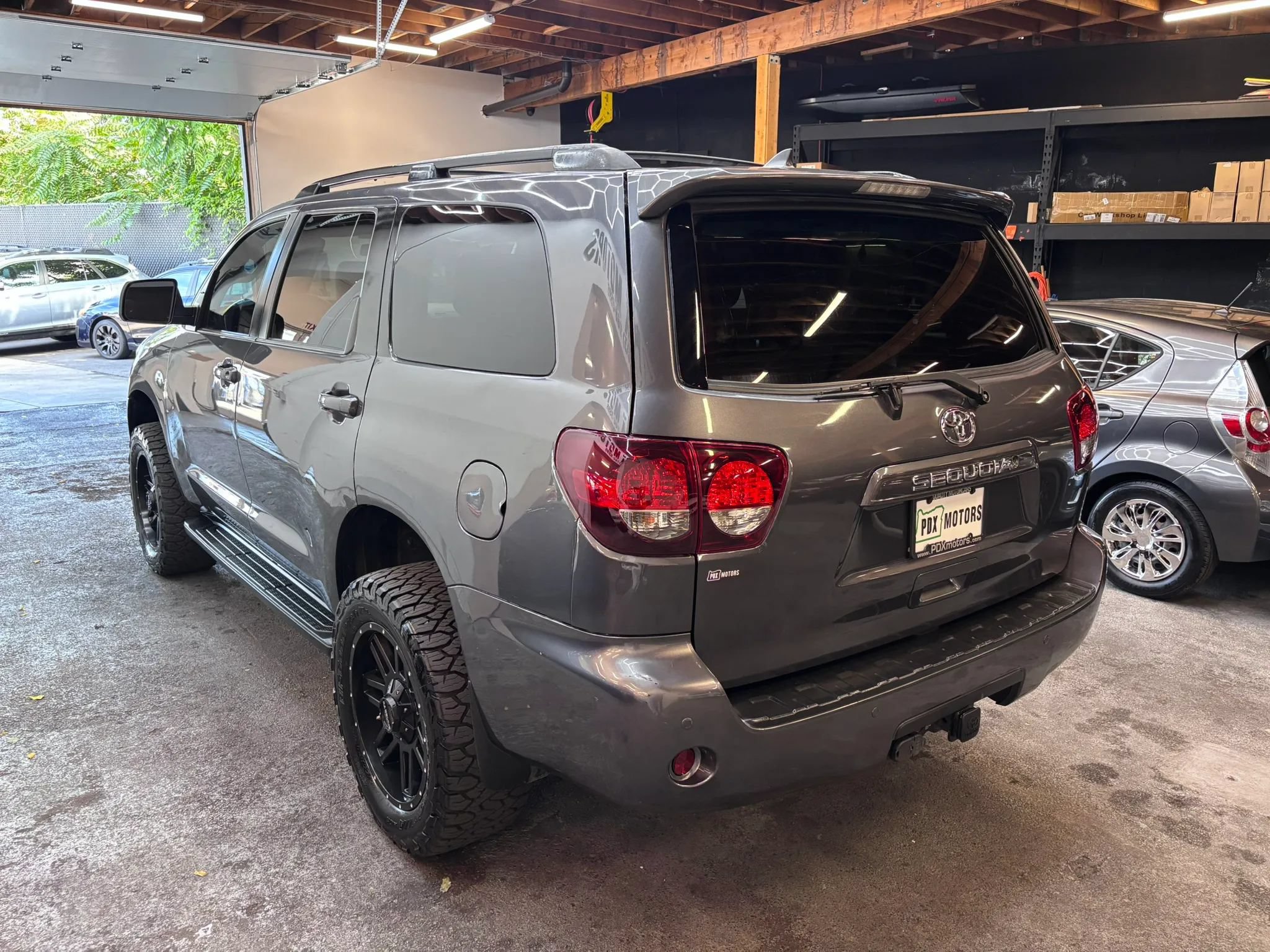 Used 2018 Toyota Sequoia SR5 AWD/4WD image 5