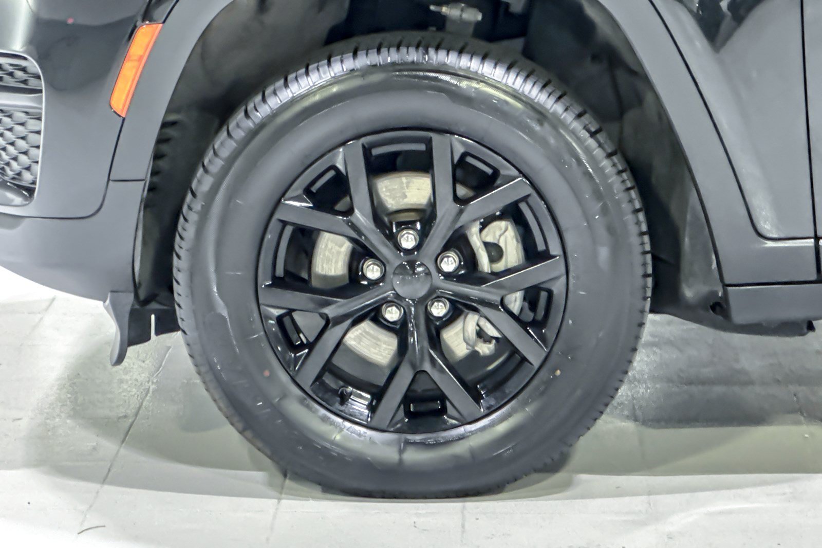 Used 2025 Jeep Grand Cherokee Altitude AWD/4WD image 12