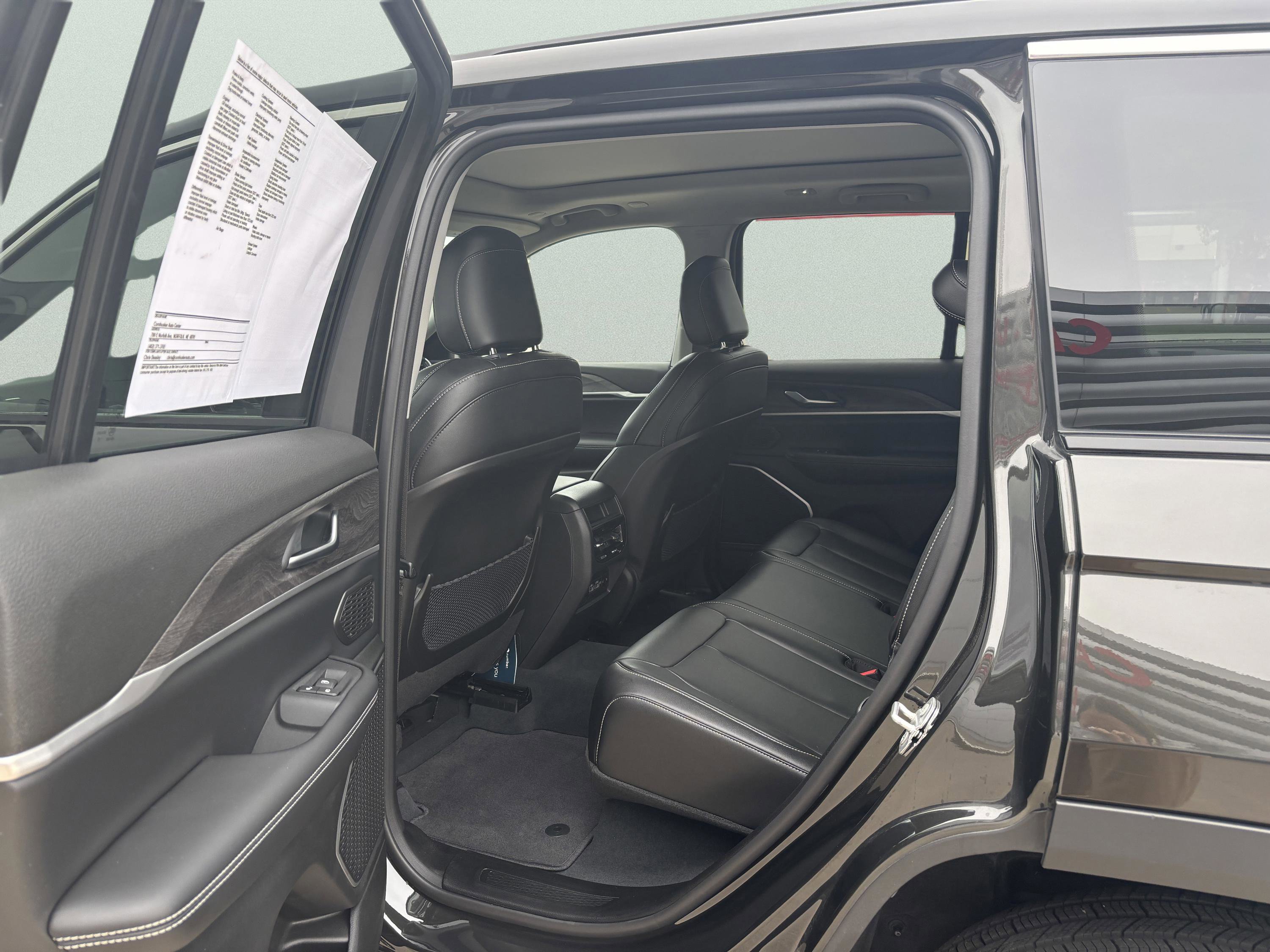 Used 2023 Jeep Grand Cherokee 4WD 4xe image 13