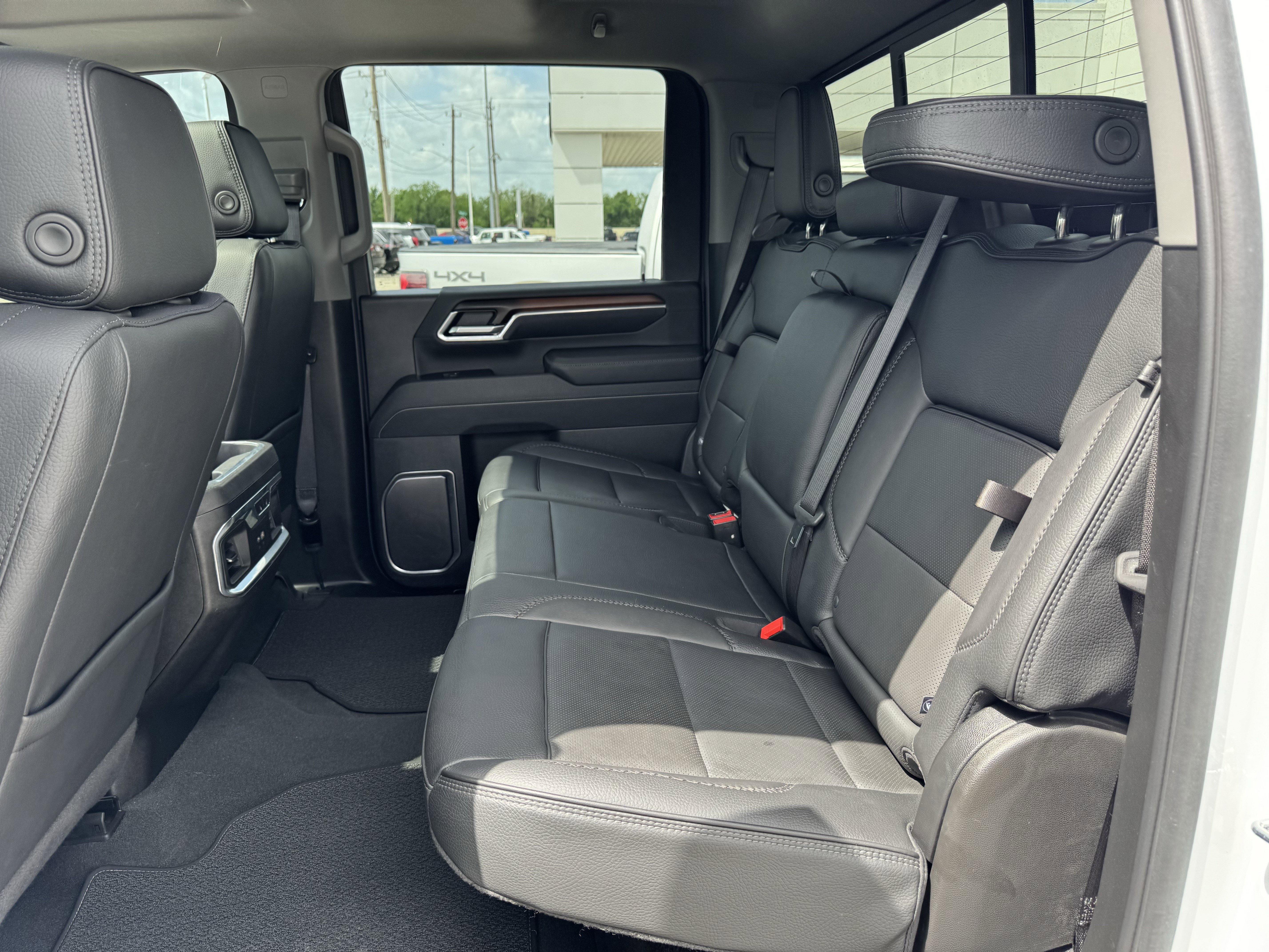 Used 2025 GMC Sierra 3500 Denali image 31