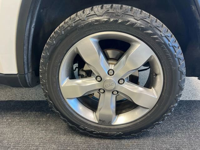 Used 2013 Jeep Grand Cherokee Overland image 16