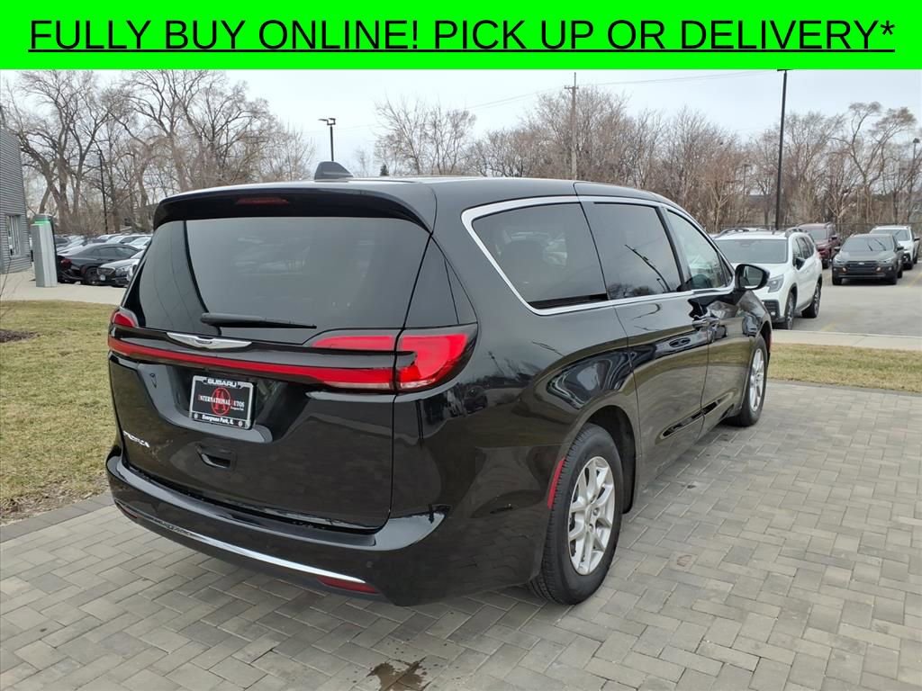 Used 2024 Chrysler Pacifica Touring-L image 7