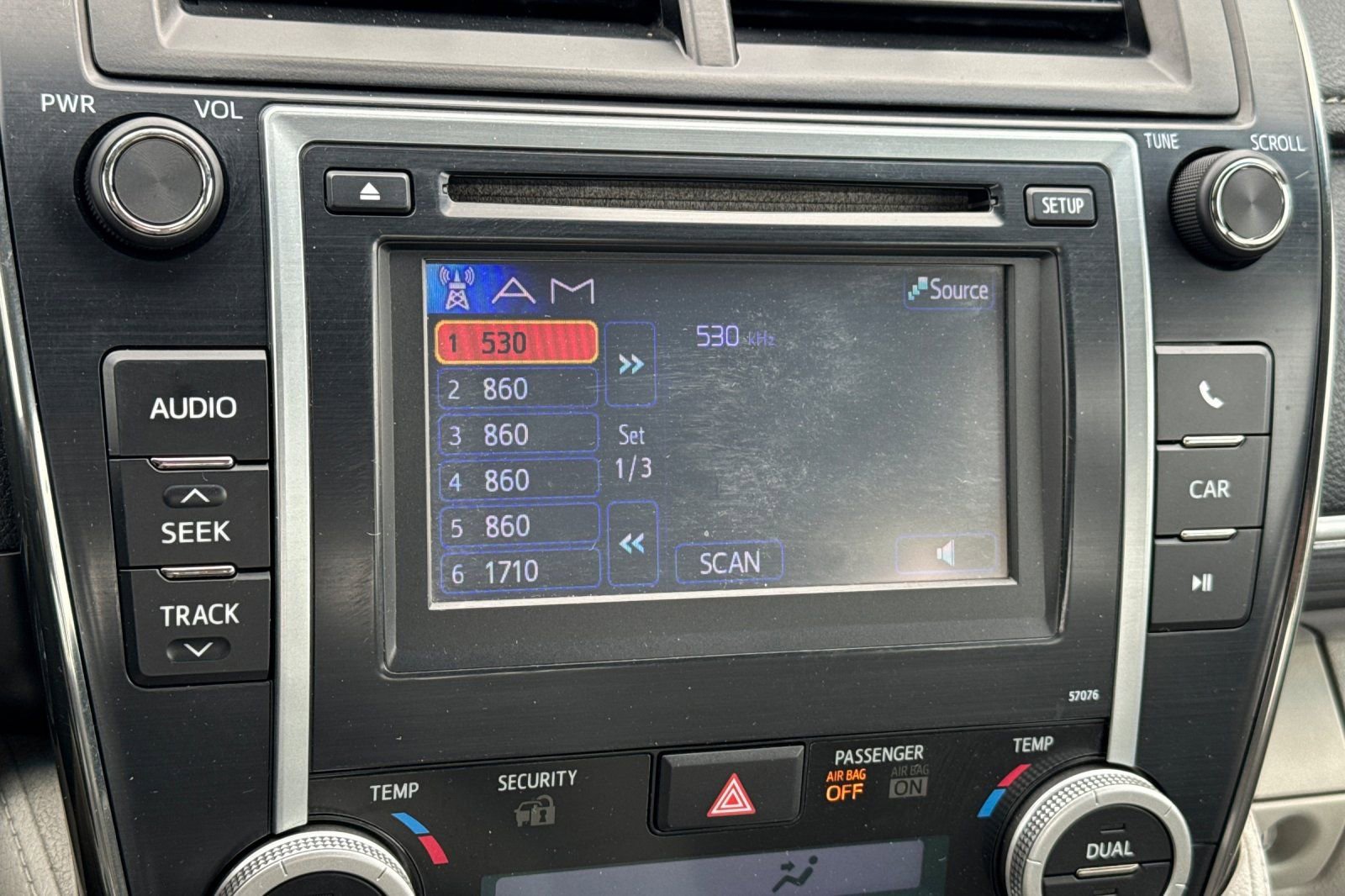 Used 2014 Toyota Camry LE FWD image 18