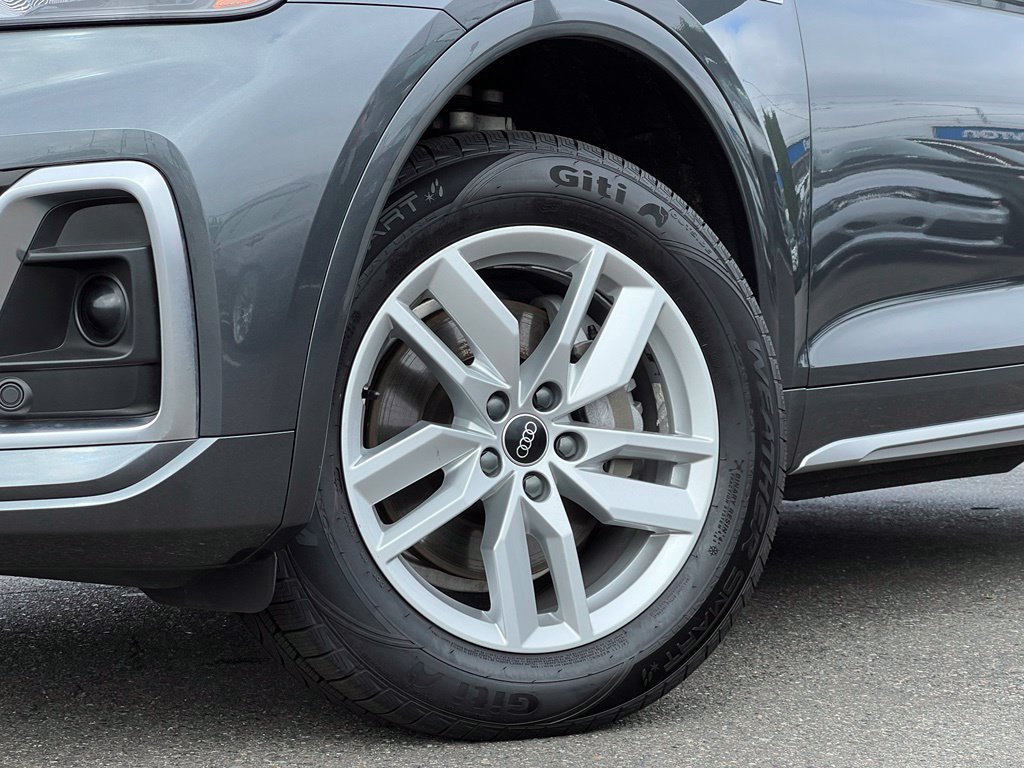 Used 2023 Audi Q5 2.0T Premium w/ Convenience Package AWD/4WD image 2