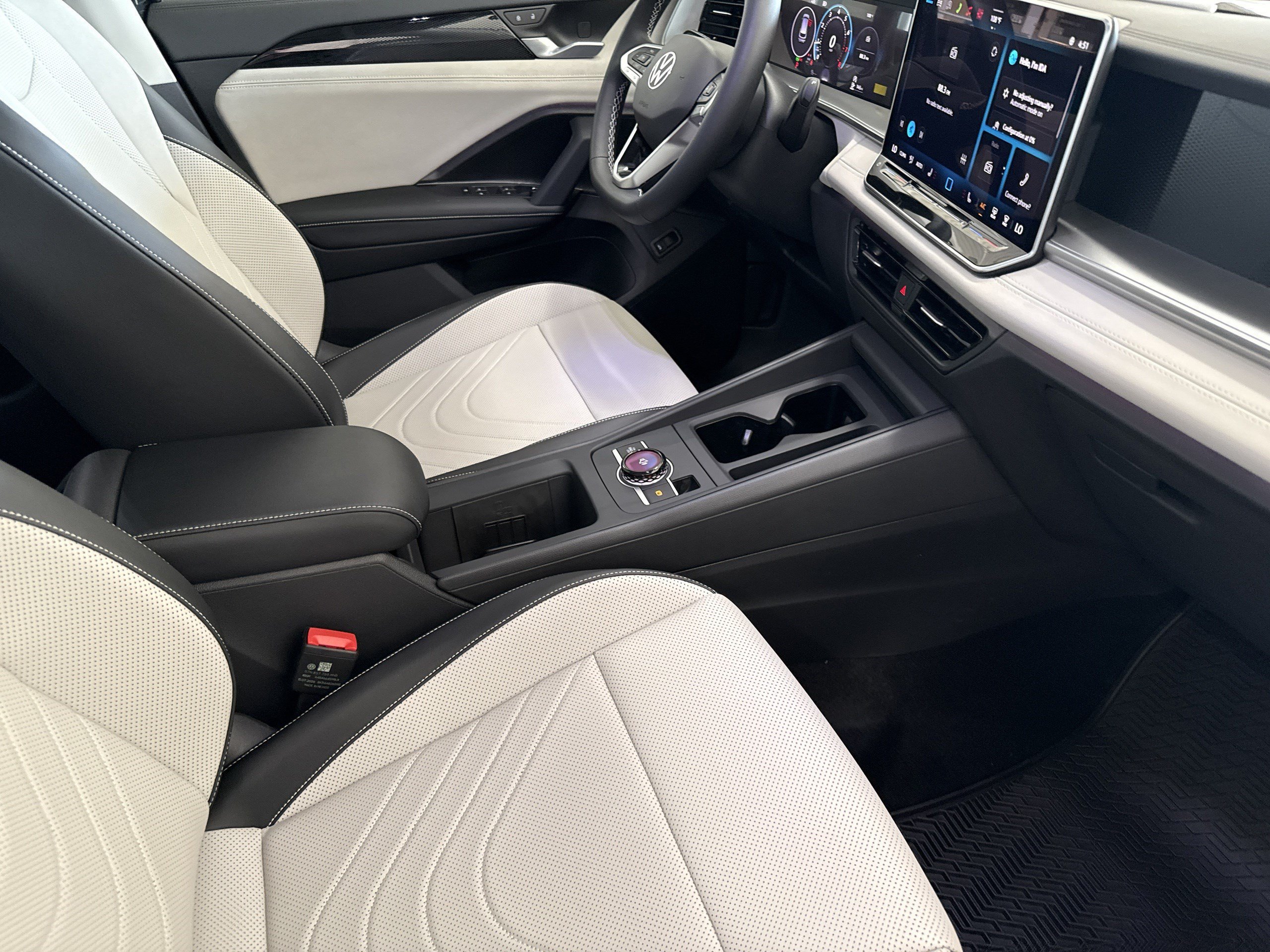 New 2026 Volkswagen Tiguan SE FWD image 27