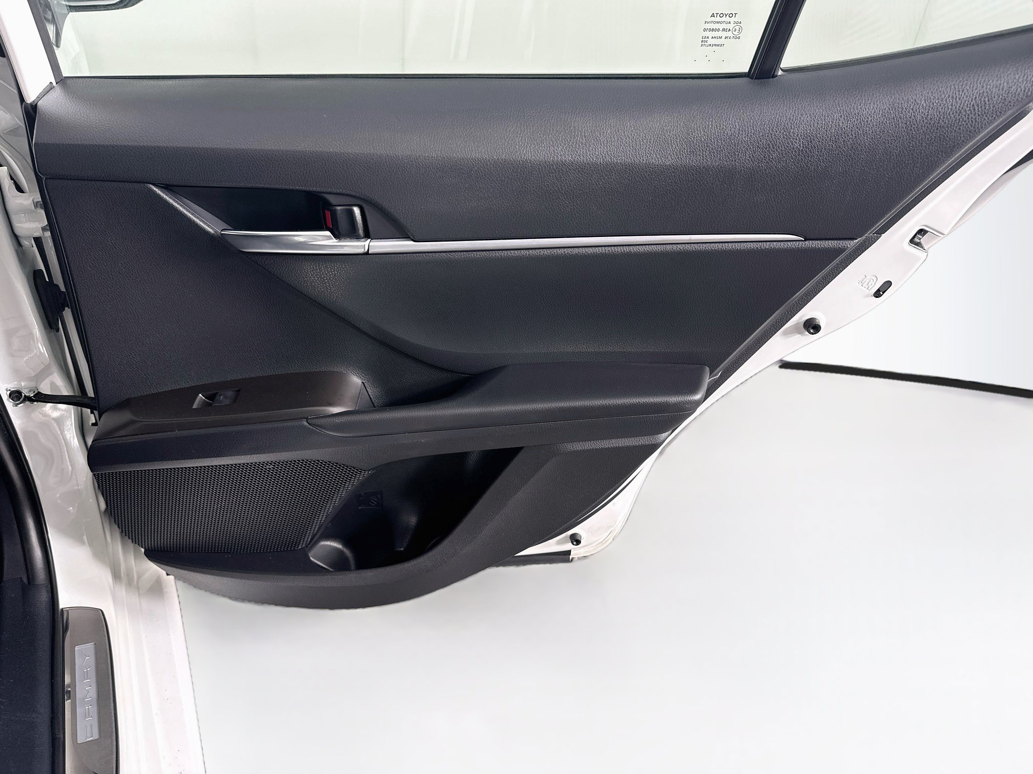 Used 2022 Toyota Camry LE w/ Carpet Mat Package (TMS) FWD image 28